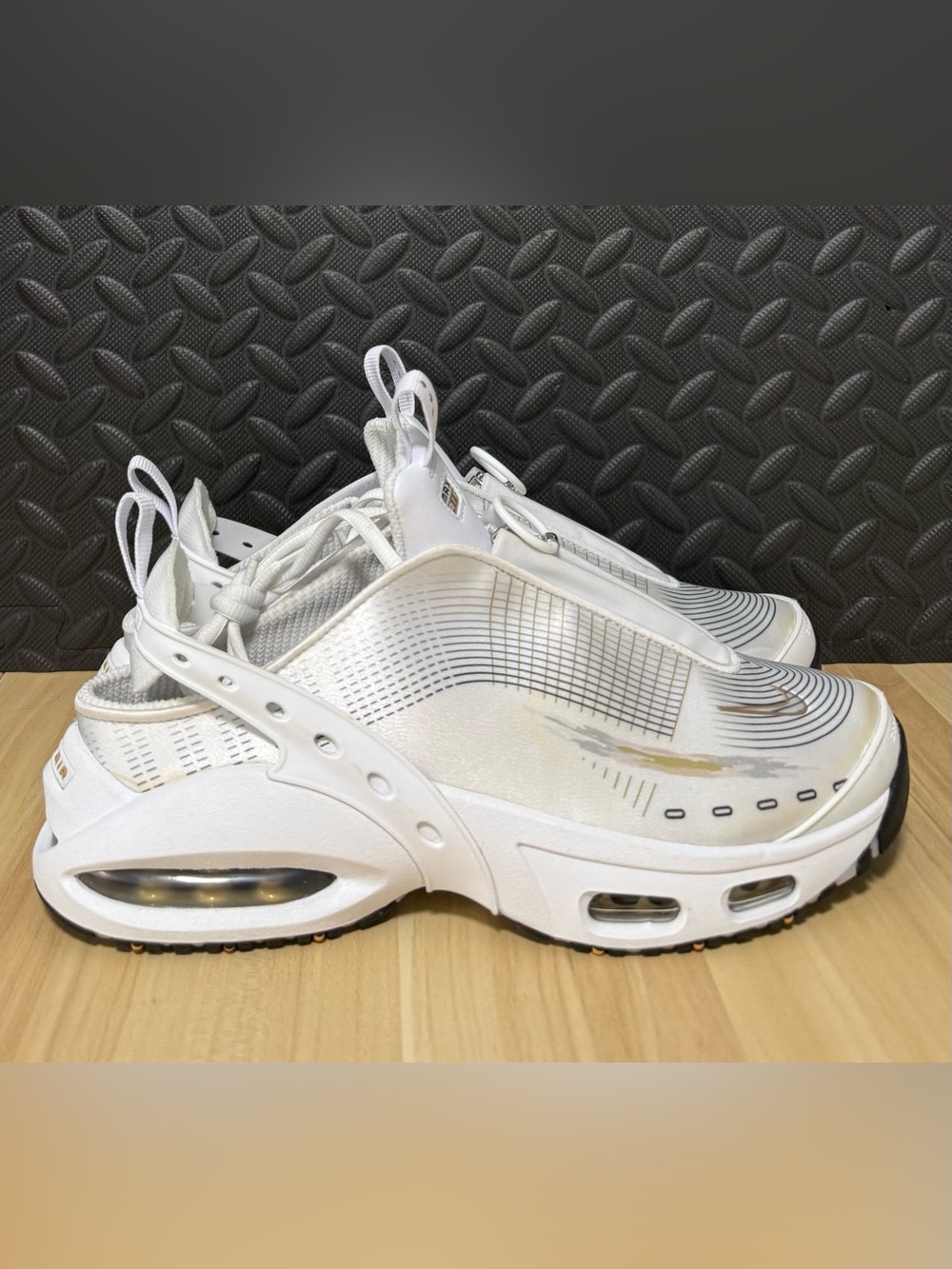 Nike Air Max Craze White Metallic Gold Black Sneakers FZ2089-100 Womens Size 9 - Picture 3 of 5